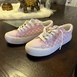 Women sneakers size 8